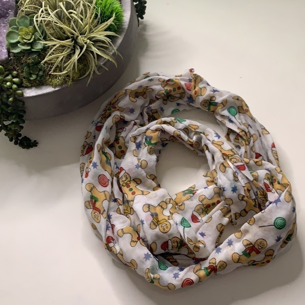 Holiday cheer gingerbread man star print infinity scarf accessory - Picture 5 of 6